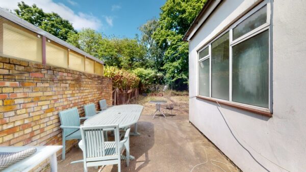 Three bedroom ground floor flat in Norbury