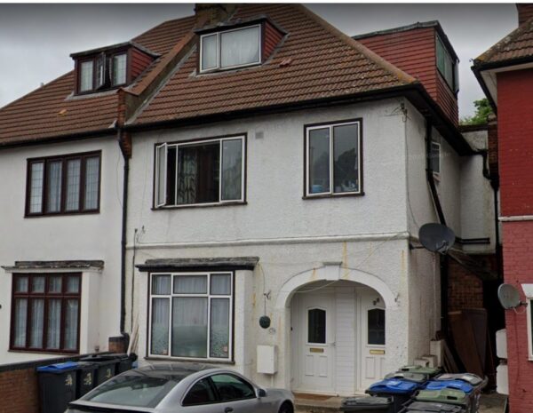 Three bedroom ground floor flat in Norbury