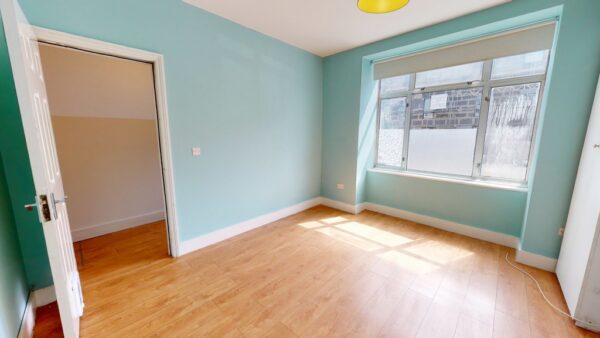 Three bedroom ground floor flat in Norbury