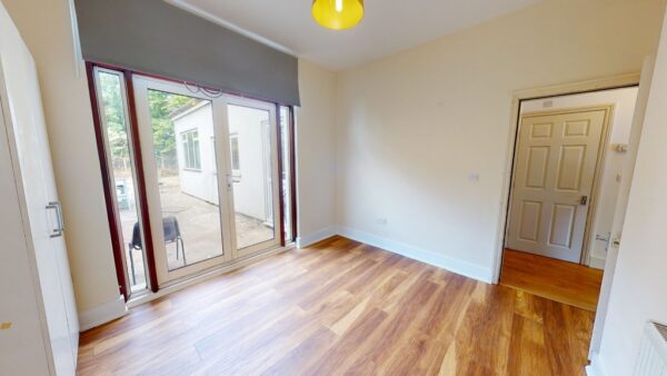 Three bedroom ground floor flat in Norbury