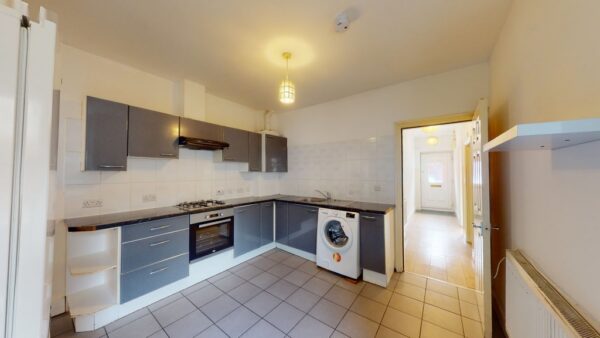 Three bedroom ground floor flat in Norbury