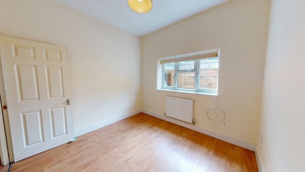 Three bedroom ground floor flat in Norbury