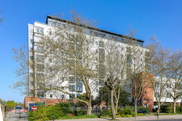 Two bed apartment for sale in Norbury