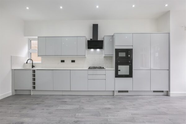 NEW BUILD 3 BEDROOM FLAT TO LET IN CARSHALTON