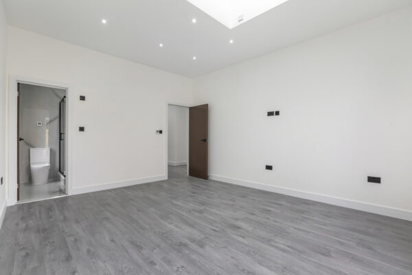 NEW BUILD 3 BEDROOM FLAT TO LET IN CARSHALTON