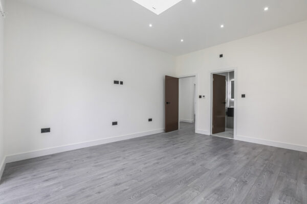 NEW BUILD 3 BEDROOM FLAT TO LET IN CARSHALTON