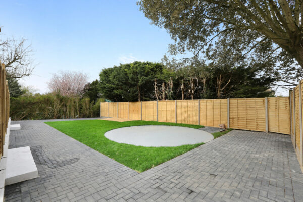NEW BUILD 3 BEDROOM FLAT TO LET IN CARSHALTON