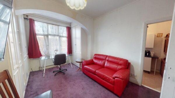 One bed apartment in shared house to Let in Norbury