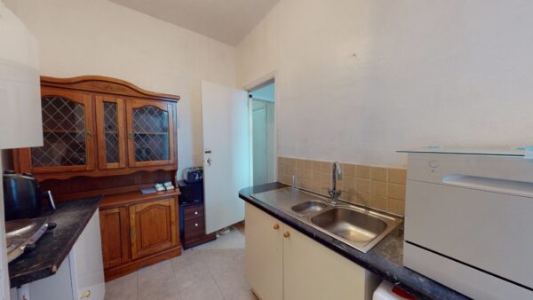 One bed apartment in shared house to Let in Norbury