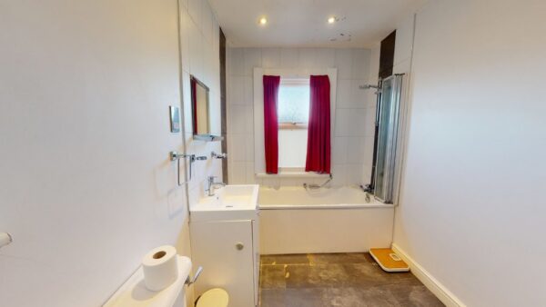 One bed apartment in shared house to Let in Norbury