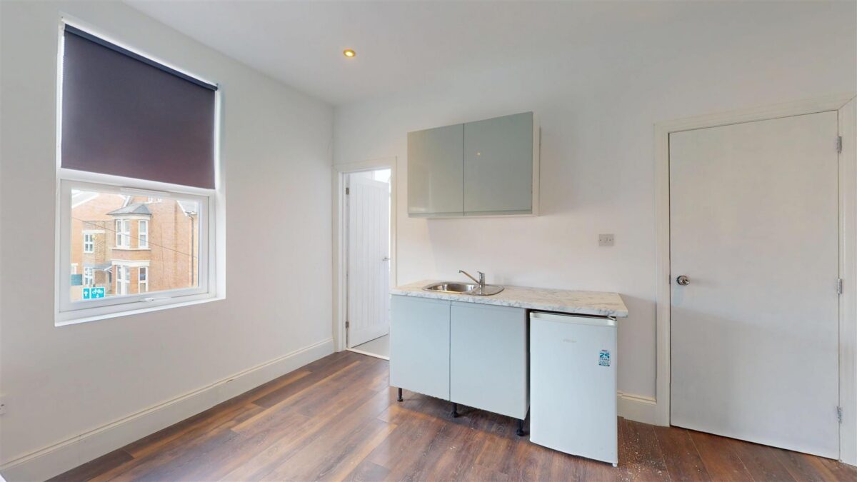 Bedsit to let in Thornton Heath