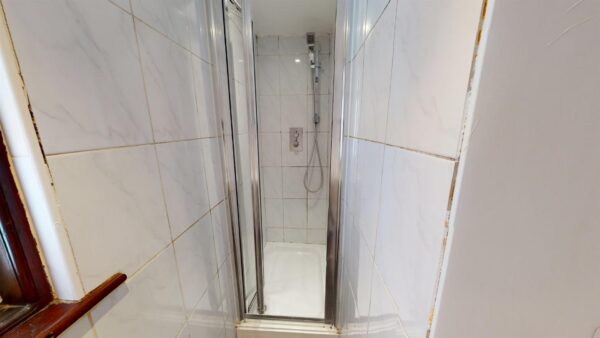 Three bedroom ground floor flat in Norbury