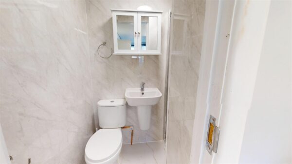 Self Contained Studio To Let In Mitcham