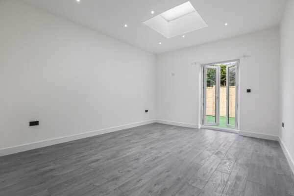 NEW BUILD 3 BEDROOM FLAT TO LET IN CARSHALTON