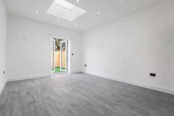 NEW BUILD 3 BEDROOM FLAT TO LET IN CARSHALTON