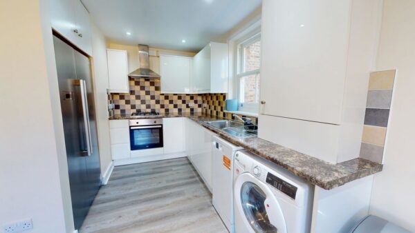 Four bedroom flat to rent in Herne Hill