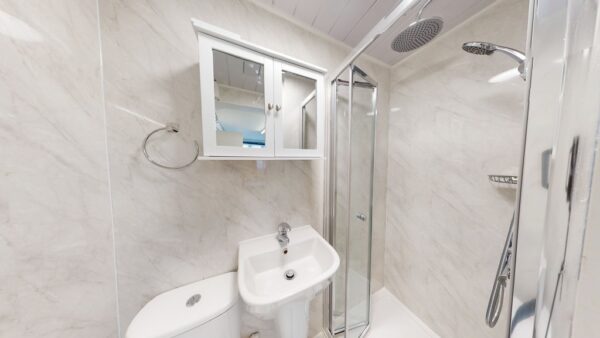 Self Contained Studio, Mitcham CR4