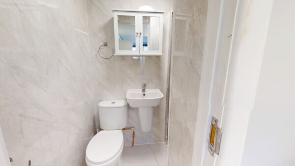 Self Contained Studio, Mitcham CR4