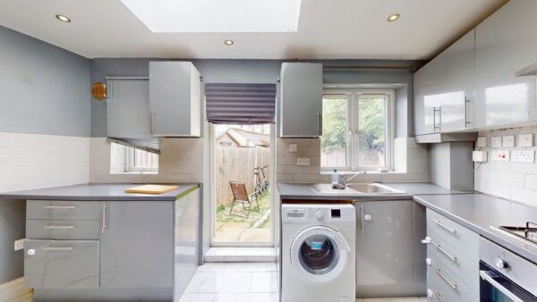 One Bed Flat In Thronton Heath