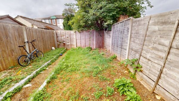 One Bed Flat In Thronton Heath