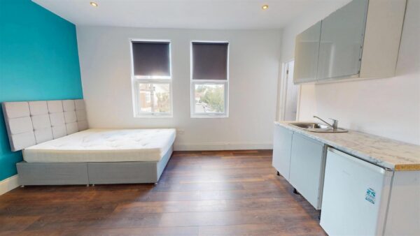 Bedsit to let in Thornton Heath
