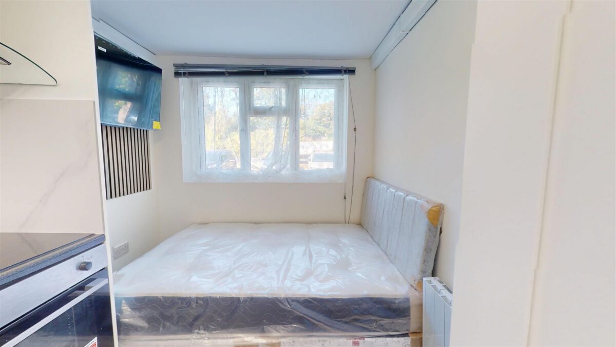 Self Contained Studio To Let In Mitcham
