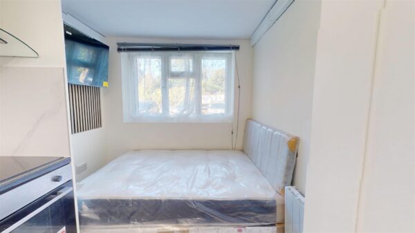 Self Contained Studio To Let In Mitcham