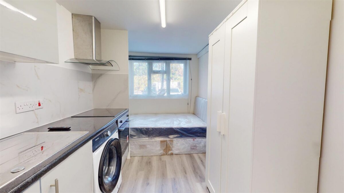 Self Contained Studio To Let In Mitcham