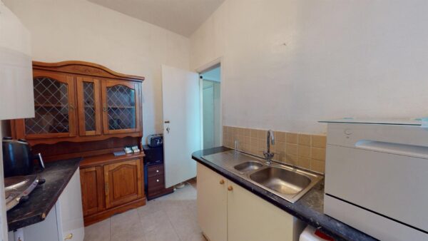 One bed apartment in shared house to Let in Norbury